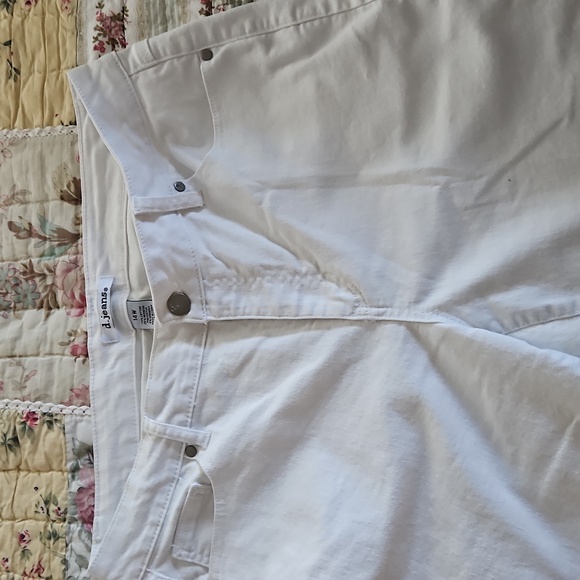 D. Jeans Women's Crisp White Denim CAPRIS - Picture 2 of 6